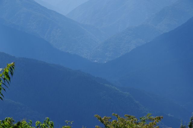 折り重なる山の稜線。