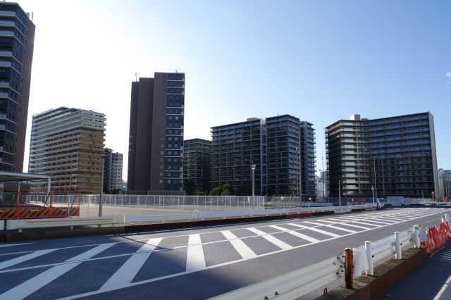 建物しかなく静かな空間。