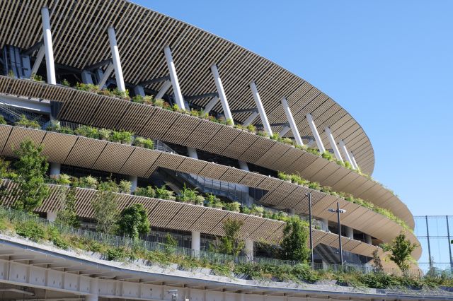 自然を感じられる建造物です。