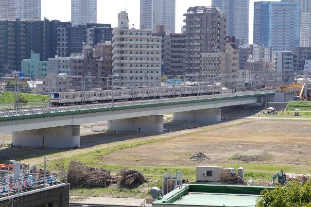 東急や相互乗り入れする様々な電車が行き交い見飽きない場所です。