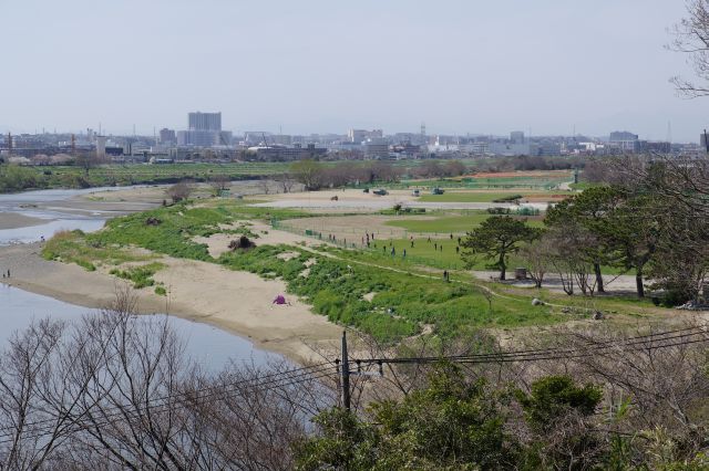 多摩川の見晴らしの良い場所より。