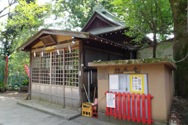 左手には天祖神社・子安神社・御嶽神社・大鳥神社・神明社が祀られている合祀殿。