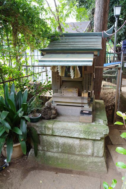 脇には出羽三山神社、鹽竈神社。