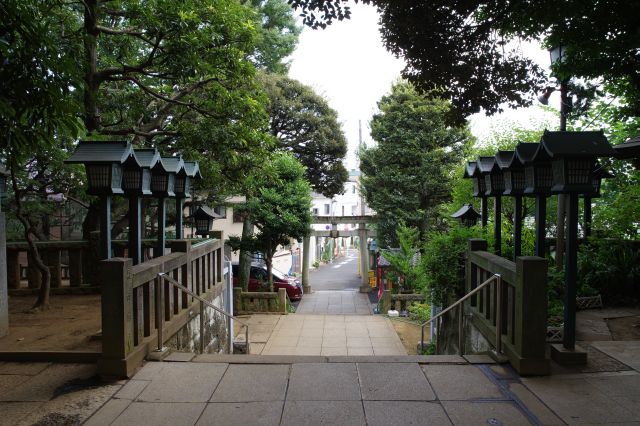 神社を後にします。良縁祈願や御朱印から女性の参拝者が多かったです。