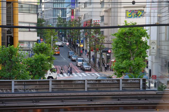 神南郵便局前交差点。見慣れた渋谷の町並みです。