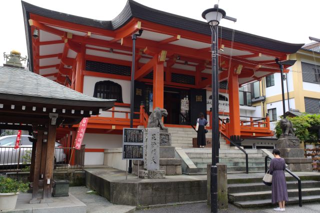 徳川家ゆかりの名刹。神楽坂のシンボル的存在。