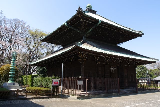 大堂の左脇に経蔵。