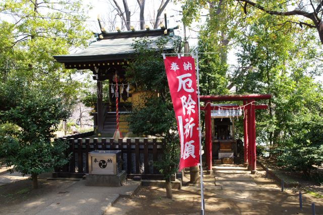 右奥に明神宮。