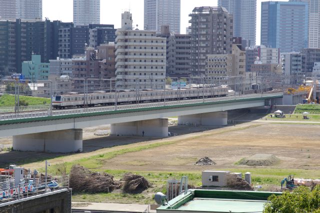 東急や相互乗り入れする様々な電車が行き交い見飽きない場所です。