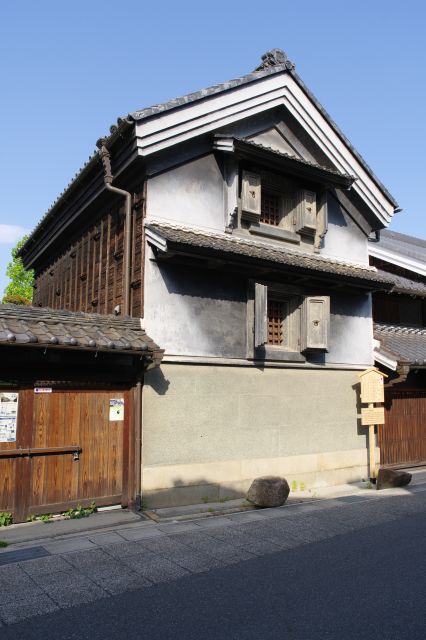 中濱家住宅、土蔵が建ちます。