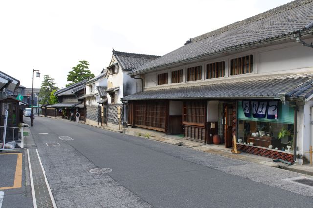 雰囲気のある町並みが続いています。