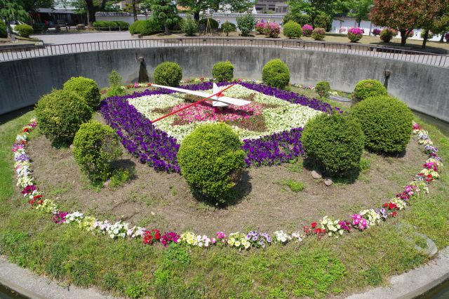 大きな花時計があります。