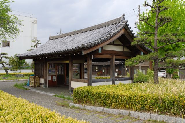 休憩所の小屋も雰囲気があります。