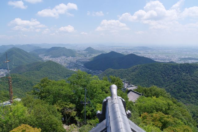 東側、南アルプス、恵那山方面。きれいな山並みが見えます。