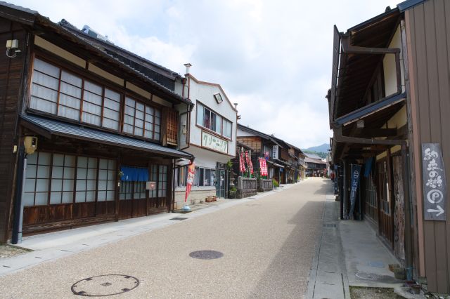 住居や生活に密着した商店なども。