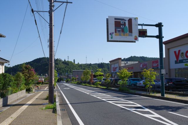 通りを南側に少し歩きます。