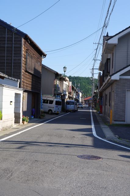 この先は生活感のある住宅街が続きます。