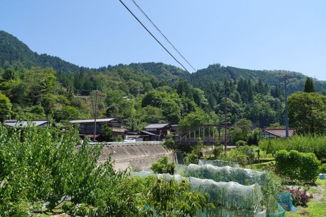 中央駐車場へ。豊かな自然の谷にある大きな宿場でした。