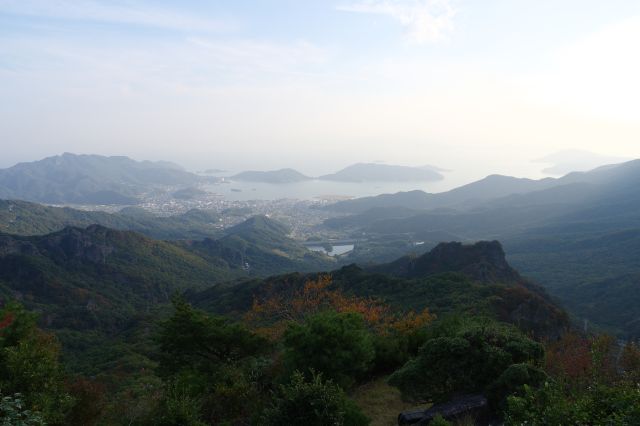 展望台より、とても開放的で幅広く雄大な絶景です。鳥の声や船の音が遠くからかすかに聞こえるぐらいで、無音に近い感覚が新鮮です。ずっと体感していたくなります。