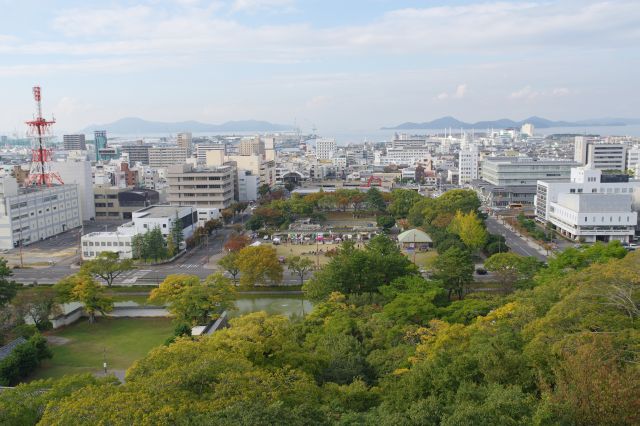 ここからも景色が良いです。町の音が聞こえてきます。