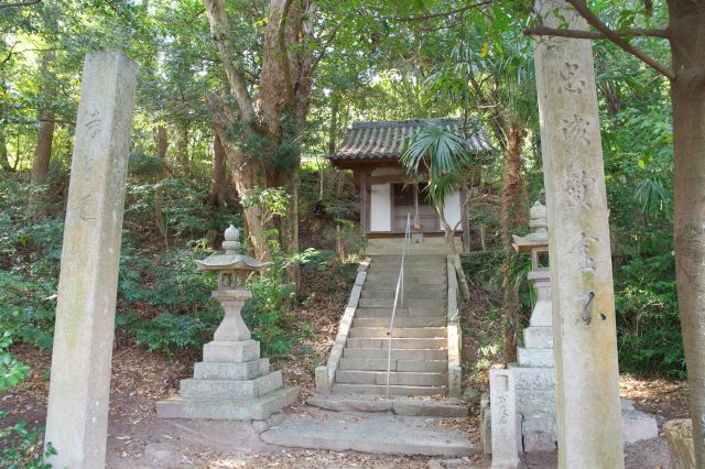 水木の荒神社、ギリシャ風の中にある日本らしさ。