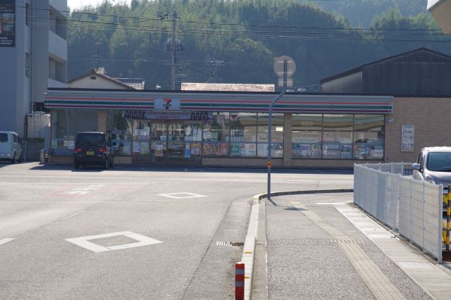 小豆島には離島には珍しいコンビニが、セブンイレブンが6店舗あります。