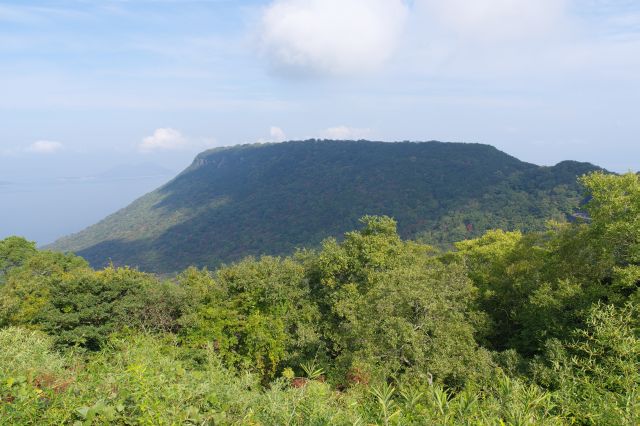 屋島北嶺の台地の形状が見やすいです。