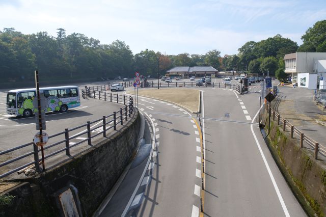 屋島スカイウェイの到達点の駐車場があります。