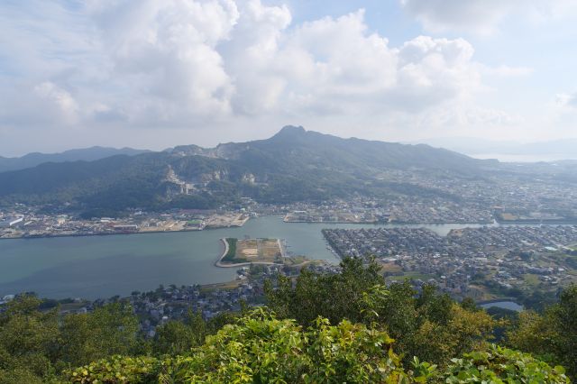 大体同じような眺望です。埋立地の島が印象的。