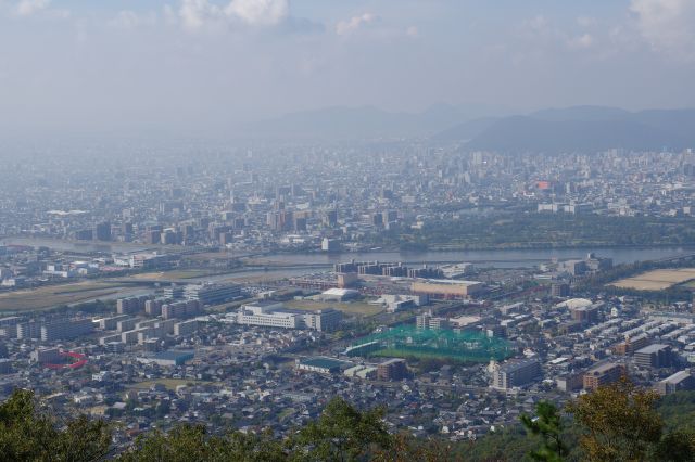 高松の街並みを眺めることができます。