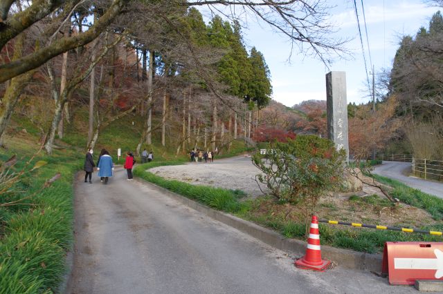 葛生駅の北側にある金蔵院へ向かいます。