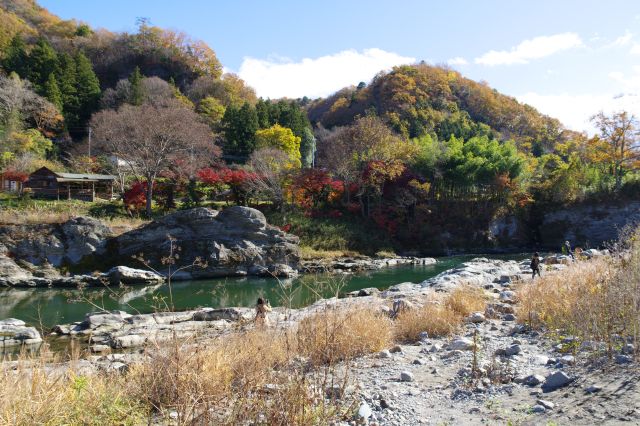 河原へ向かいます。