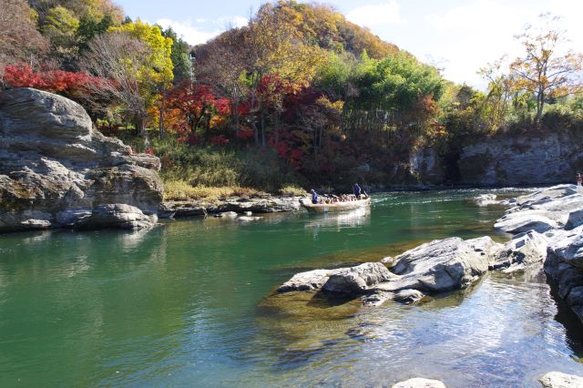 紅葉と併せて美しい自然の光景です。