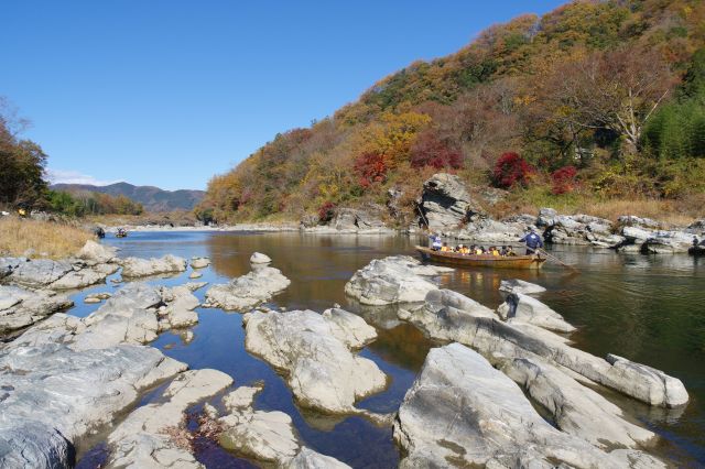 下流は長瀞の名所「岩畳」へと続きます。