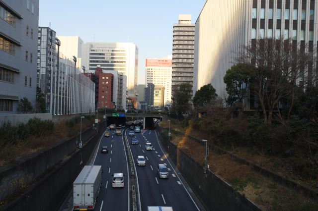 新尾張橋より。元は築地川が流れていました。