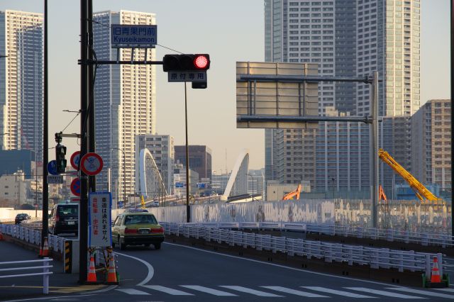 勝どき、晴海方面を結ぶ築地大橋が見えます。