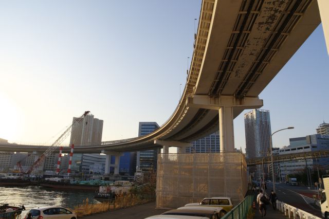 田町駅方面。