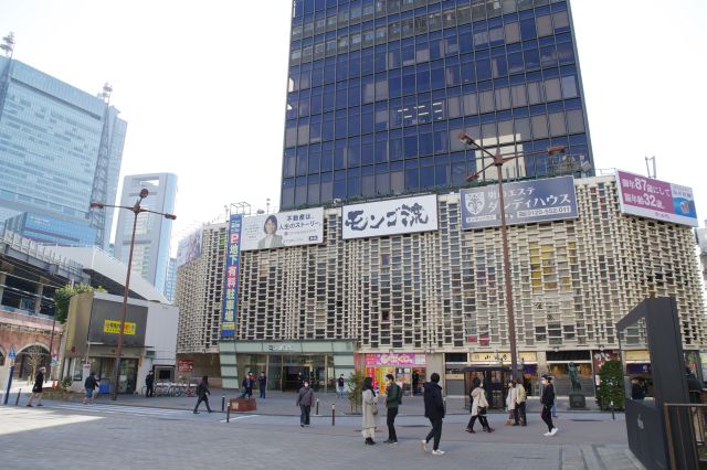 新橋駅周辺の写真ページへ