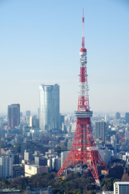 東京タワーと六本木ヒルズ。