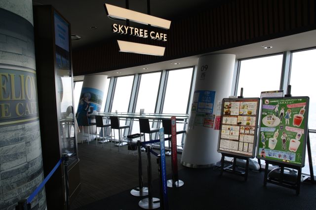 1つ下の階のフロア340にSKYTREE CAFE。