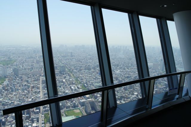 景色を名残惜しんで地上へ降ります。