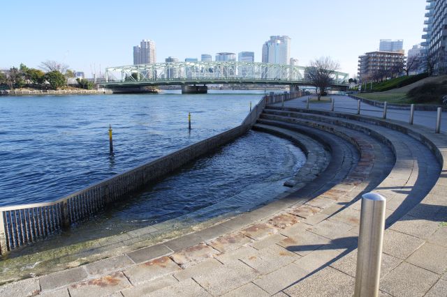 水がザブザブ入ってきます。