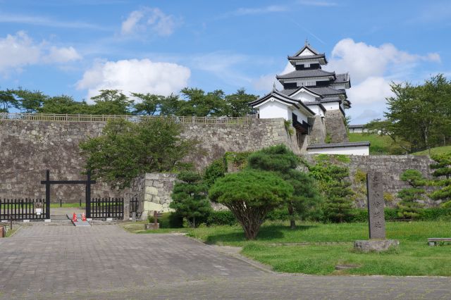 清水門付近からの三階櫓。