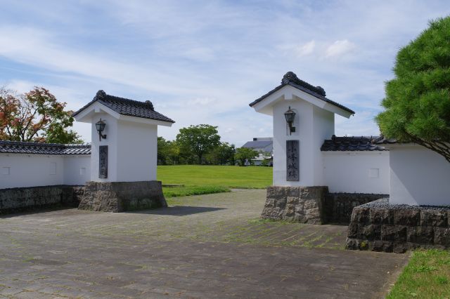 藤門跡から二の丸に戻ります。