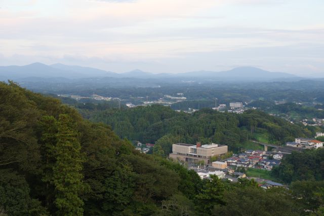 左側の北東側の景色。