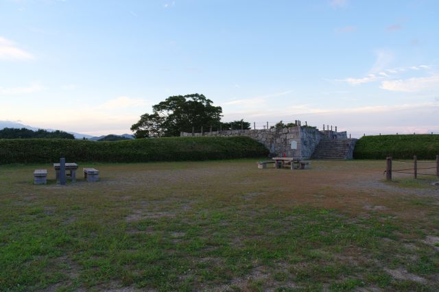 静かな本丸広場の様子。