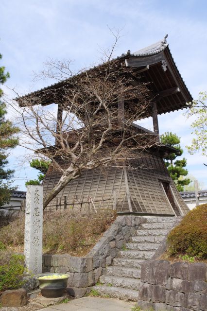 角には忍城の鐘があります。