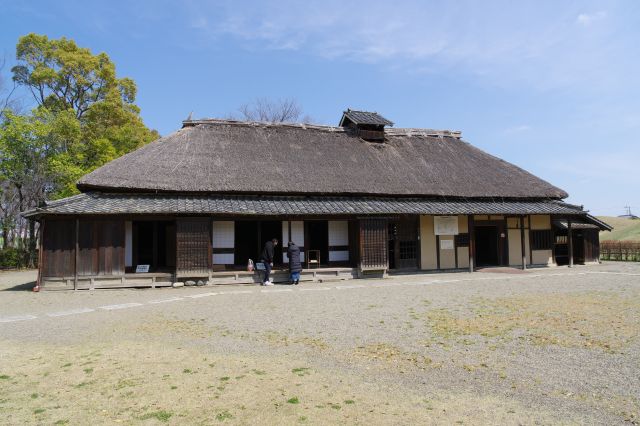 西隣に旧遠藤家住宅があります。