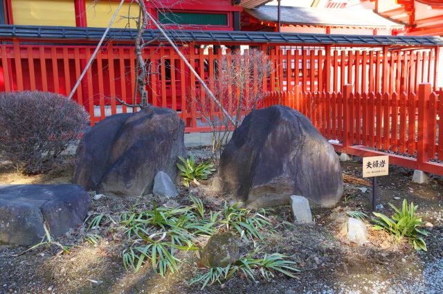 夫婦岩があります。