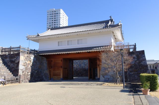 甲府市歴史公園（甲府城山手御門）の写真ページ